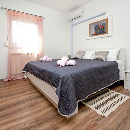 Rooms Mariana Ровінь Екстер'єр фото