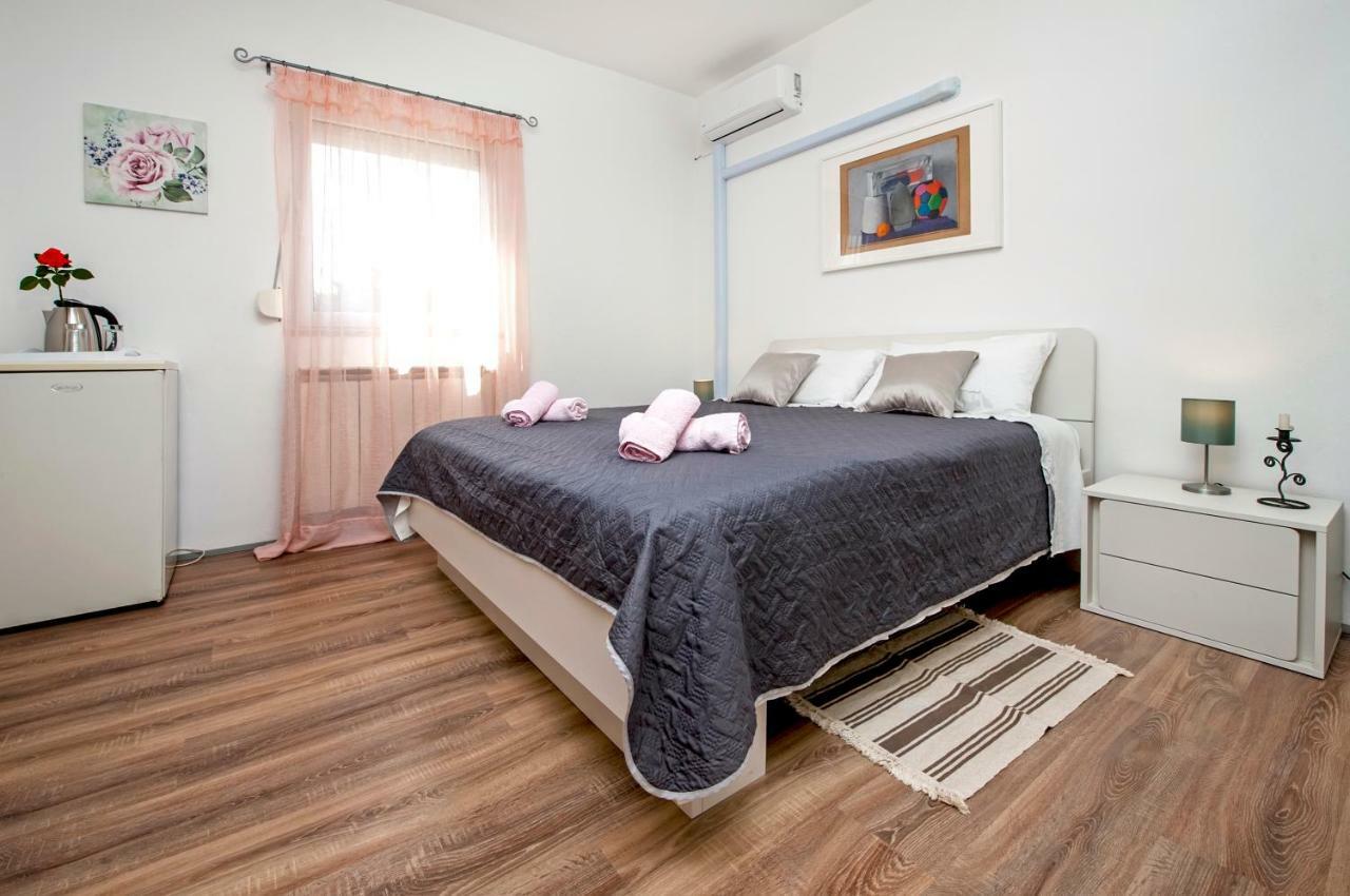 Rooms Mariana Ровінь Екстер'єр фото